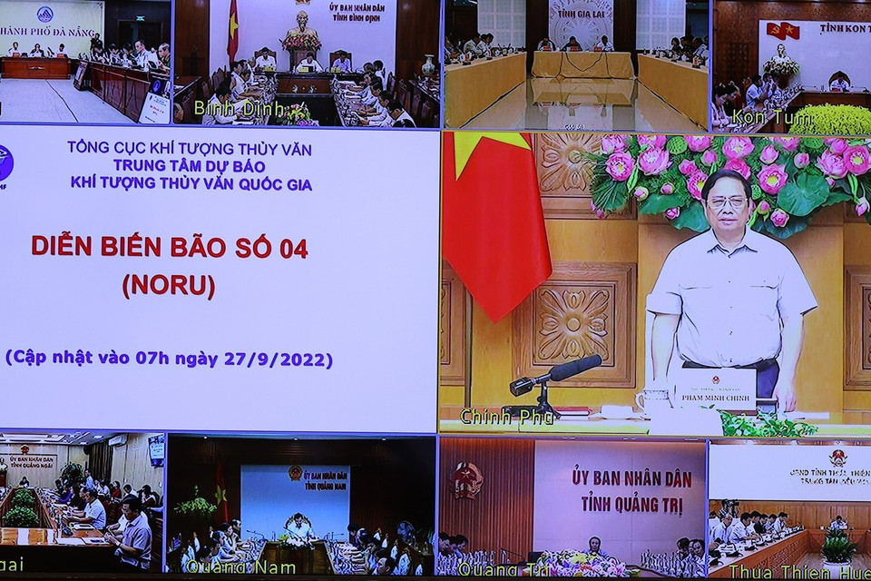 Thủ tướng Phạm Minh Chính chủ trì họp ứng phó cơn bão số 4. (Ảnh: Dương Giang/TTXVN)