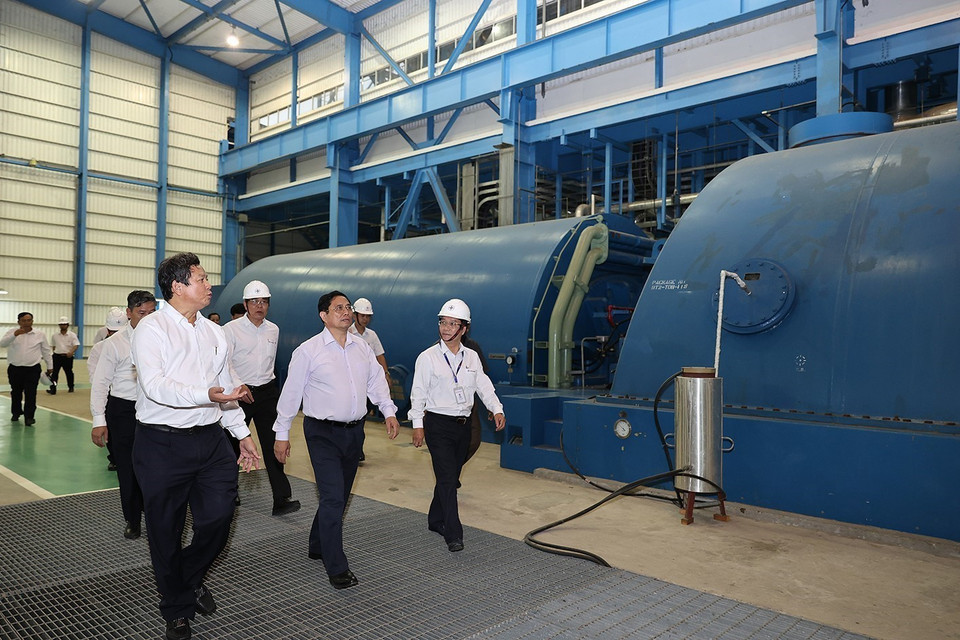 Thủ tướng Phạm Minh Chính thăm Nhà máy Nhiệt điện Ô Môn 1. (Ảnh: Dương Giang/TTXVN)