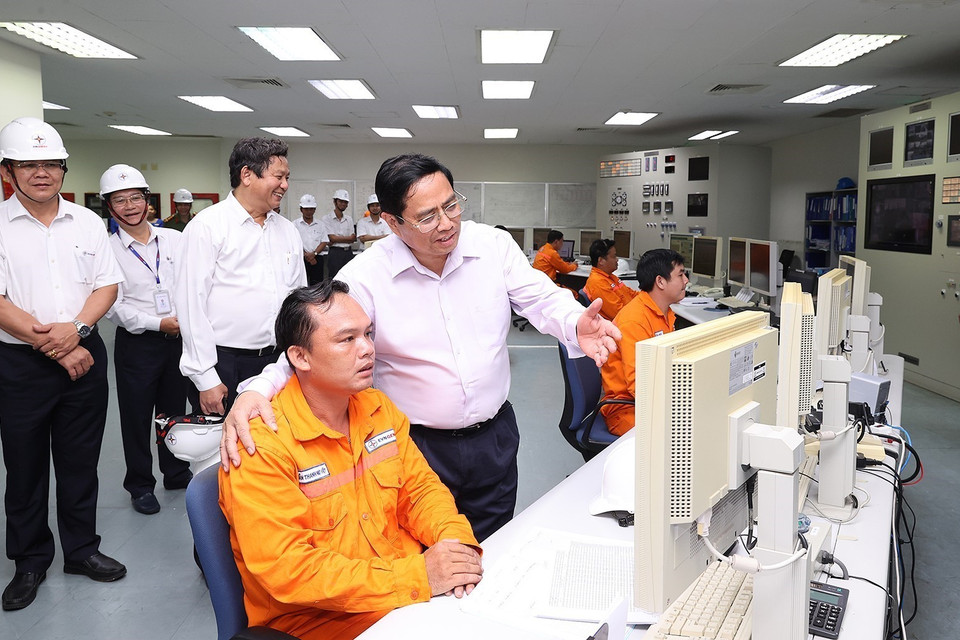 Thủ tướng Phạm Minh Chính thăm Nhà máy Nhiệt điện Ô Môn 1. (Ảnh: Dương Giang/TTXVN)