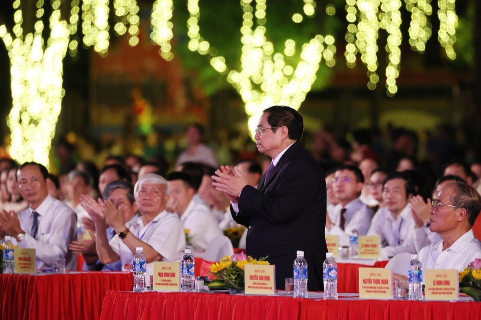 Thủ tướng Phạm Minh Chính dự Lễ kỷ niệm 65 năm Ngày Bác Hồ về thăm Hà Tĩnh. (Ảnh: Dương Giang/TTXVN)