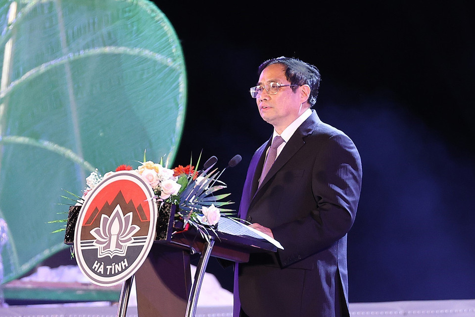 Thủ tướng Phạm Minh Chính phát biểu tại Lễ kỷ niệm 65 năm Ngày Bác Hồ về thăm Hà Tĩnh. (Ảnh: Dương Giang/TTXVN)