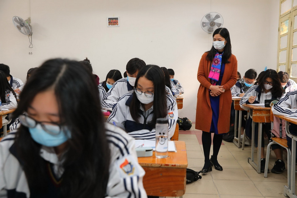 100% học sinh trường THPT Việt Đức, quận Hoàn Kiếm (Hà Nội) đeo khẩu trang y tế phòng chống dịch viêm phổi cấp do nCoV gây ra. (Ảnh: Thành Đạt/TTXVN)