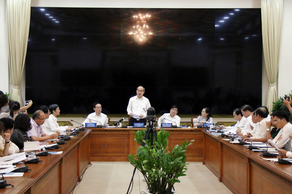 Chiều 3/2 vừa qua, Ủy viên Bộ Chính trị, Bí thư Thành ủy Thành phố Hồ Chí Minh Nguyễn Thiện Nhân chủ trì cuộc họp với các sở ngành, quận, huyện về triển khai công tác phòng chống bệnh viêm đường hô hấp cấp do nCoV gây ra. Thành phố dự kiến xây dựng bệnh viện dã chiến tại hai cơ sở, phù hợp với tình hình dịch bệnh nCoV. (Ảnh: Tiến Lực/TTXVN)