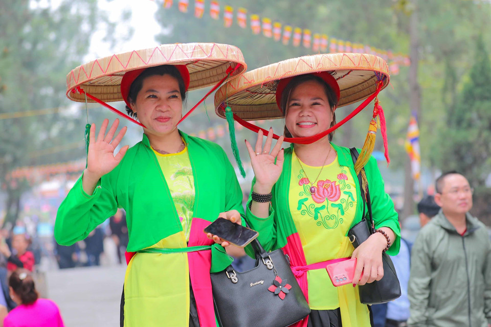 Hội Lim là thời khắc phô diễn rực rỡ và tập trung tinh hoa văn hóa dân tộc Việt trên vùng quê Kinh Bắc nên du khách đã một lần “đi trẩy hội Lim,” hẳn sẽ đến hẹn lại lên. (Ảnh: Thanh Tùng/TTXVN)