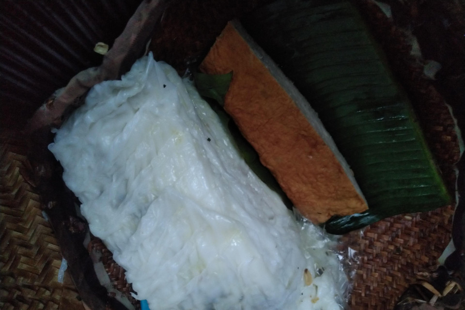 Bánh cuốn Hà Nội được chia thành 2 loại là có nhân và không có nhân. Điển hình là bánh cuốn Thanh Trì là loại không nhân, tráng mỏng, được ăn kèm với chả quế. (Ảnh: Phạm Hậu/TTXVN)