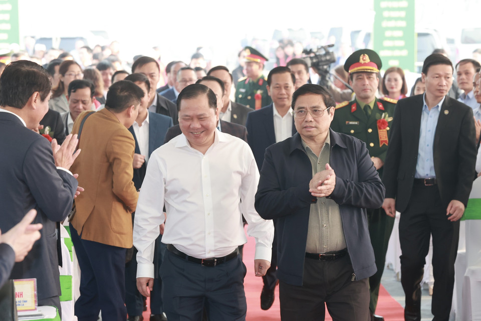 Thủ tướng Phạm Minh Chính dự lễ khởi công đường liên kết vùng Hòa Bình-Hà Nội và cao tốc Sơn La đoạn Hòa Bình-Mộc Châu. (Ảnh: Dương Giang/TTXVN)