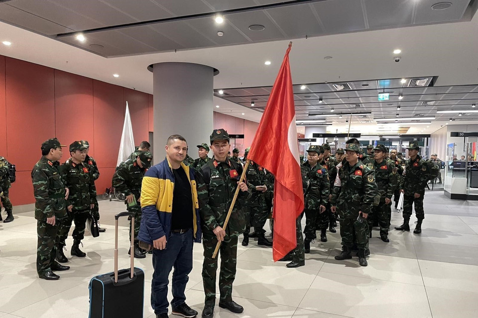 Sáng 13/2 (theo giờ địa phương), đoàn công tác cứu hộ, cứu nạn của Quân đội nhân dân Việt Nam xuất phát từ Hà Nội vừa đáp chuyến bay xuống sân bay Istanbul ở thành phố Istanbul, Thổ Nhĩ Kỳ. (Ảnh: TTXVN phát)