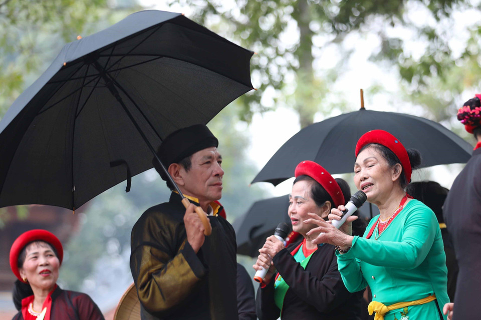 Về với hội Lim là dịp về với một vùng nước non kỳ thú, về với sinh hoạt văn hóa dân gian đặc sắc nhất của Kinh Bắc - Bắc Ninh và tham dự sinh hoạt văn hóa Quan họ - Di sản văn hóa phi vật thể của nhân loại. (Ảnh: Thanh Tùng/TTXVN)