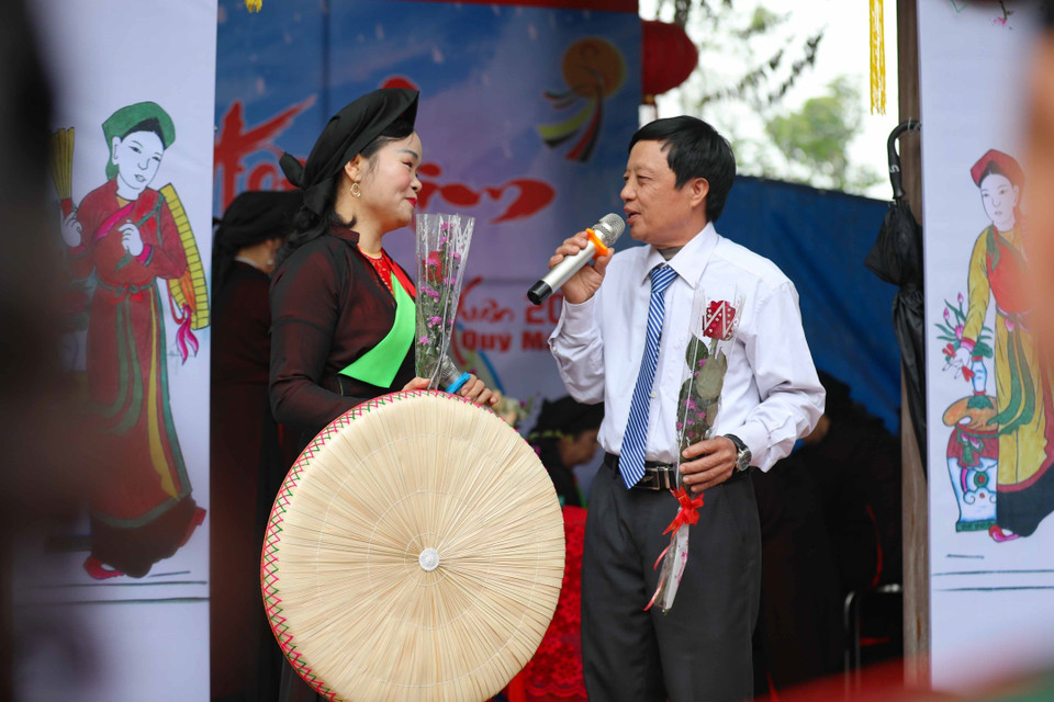 Hội Lim là thời khắc phô diễn rực rỡ và tập trung tinh hoa văn hóa dân tộc Việt trên vùng quê Kinh Bắc nên du khách đã một lần “đi trẩy hội Lim,” hẳn sẽ đến hẹn lại lên. (Ảnh: Thanh Tùng/TTXVN)