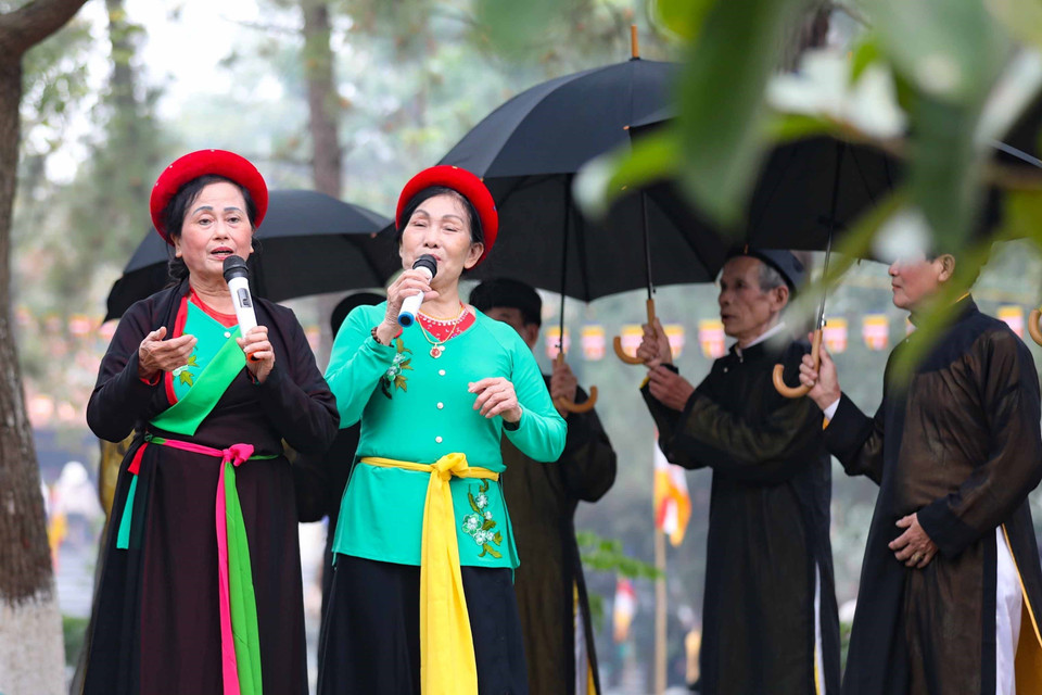 Về với hội Lim là dịp về với một vùng nước non kỳ thú, về với sinh hoạt văn hóa dân gian đặc sắc nhất của Kinh Bắc - Bắc Ninh và tham dự sinh hoạt văn hóa Quan họ - Di sản văn hóa phi vật thể của nhân loại. (Ảnh: Thanh Tùng/TTXVN)