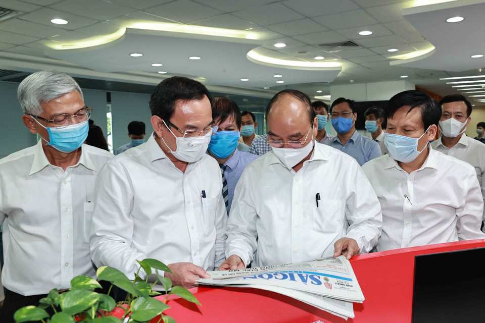 Chủ tịch nước Nguyễn Xuân Phúc thăm Báo Sài Gòn Giải phóng. (Ảnh: Thống Nhất/TTXVN)