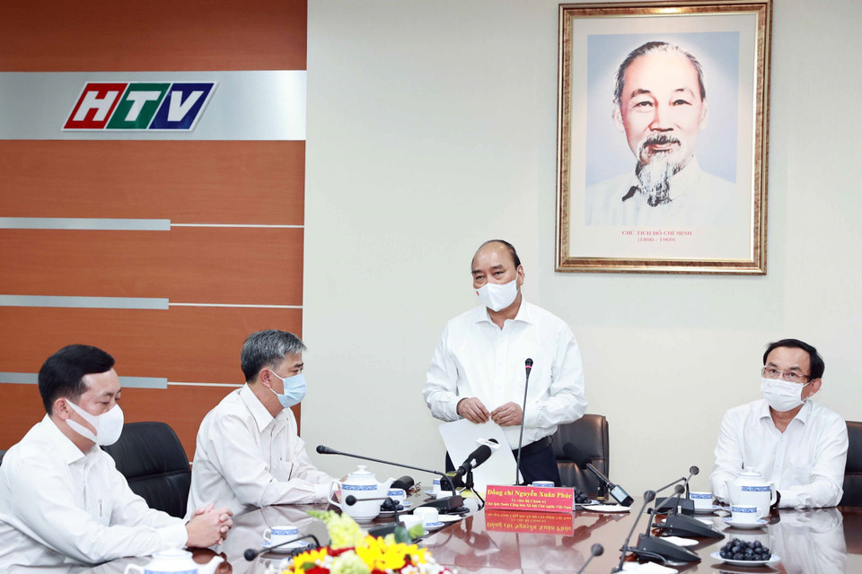 Chủ tịch nước Nguyễn Xuân Phúc làm việc với lãnh đạo Đài Truyền hình Thành phố Hồ Chí Minh. (Ảnh: Thống Nhất/TTXVN)