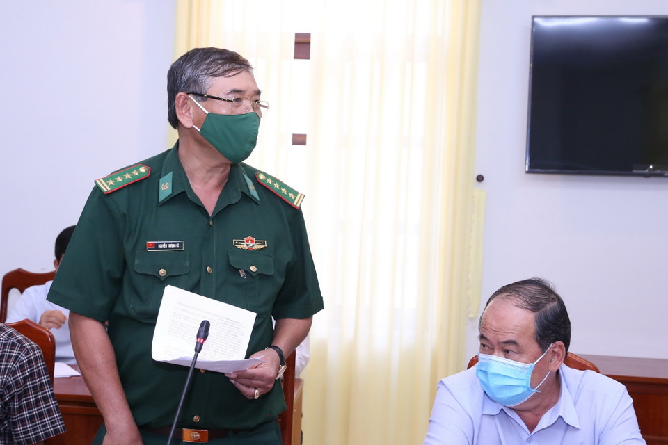  Đại tá Nguyễn Thượng Lễ, Chỉ huy trưởng Bộ Chỉ huy Bộ đội Biên phòng tỉnh An Giang báo cáo tại buổi làm việc. (Ảnh: Văn Điệp/TTXVN)