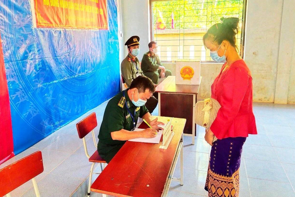 Bầu cử sớm ở khu vực biên giới, miền núi tỉnh Quảng Bình.(Ảnh: TTXVN phát)