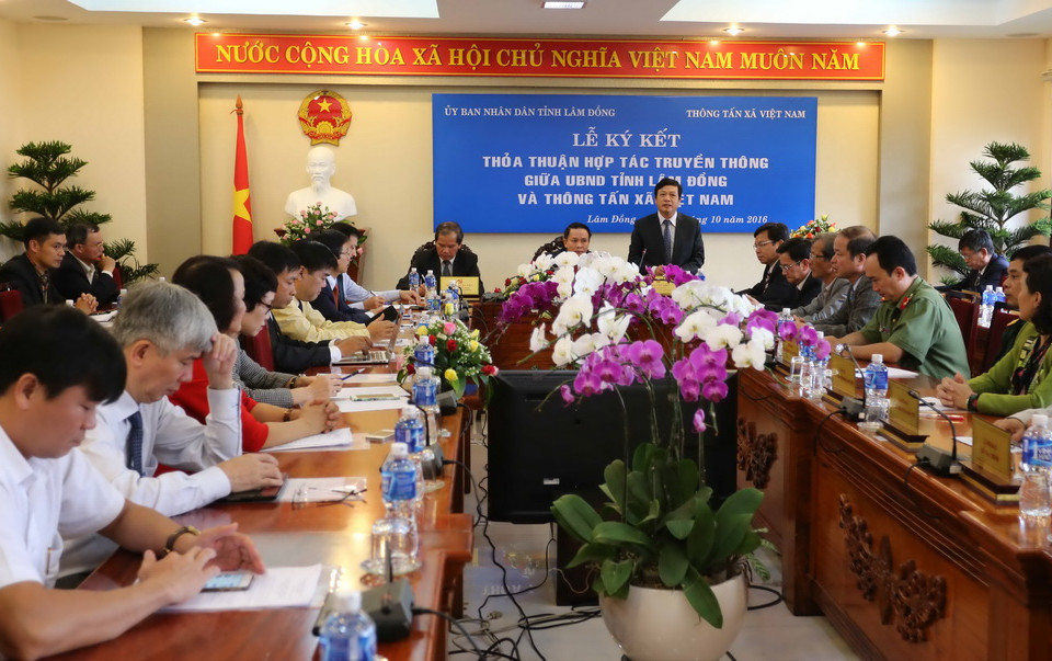 Chủ tịch Ủy ban Nhân dân tỉnh Lâm Đồng Đoàn Văn Việt phát biểu tại buổi lễ. (Ảnh: Nguyễn Dũng/TTXVN)