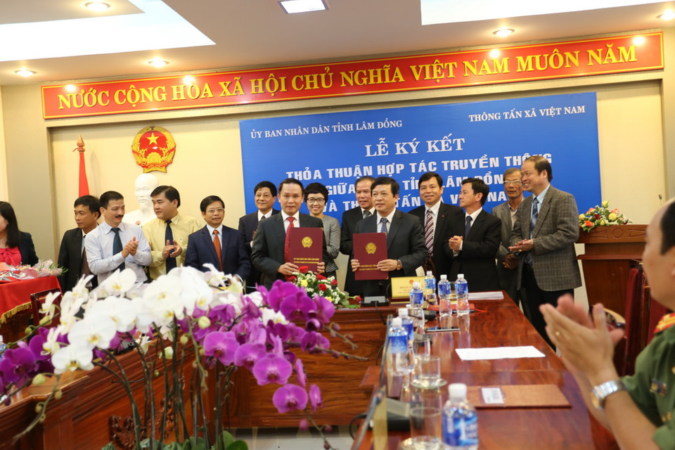 Quang cảnh lễ ký kết. (Ảnh: Nguyễn Dũng/TTXVN)