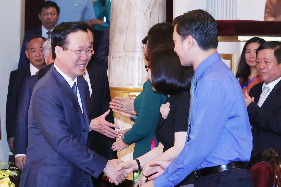 Chủ tịch nước Võ Văn Thưởng với các đại biểu tham dự buổi lễ. (Ảnh: Thống Nhất/TTXVN)