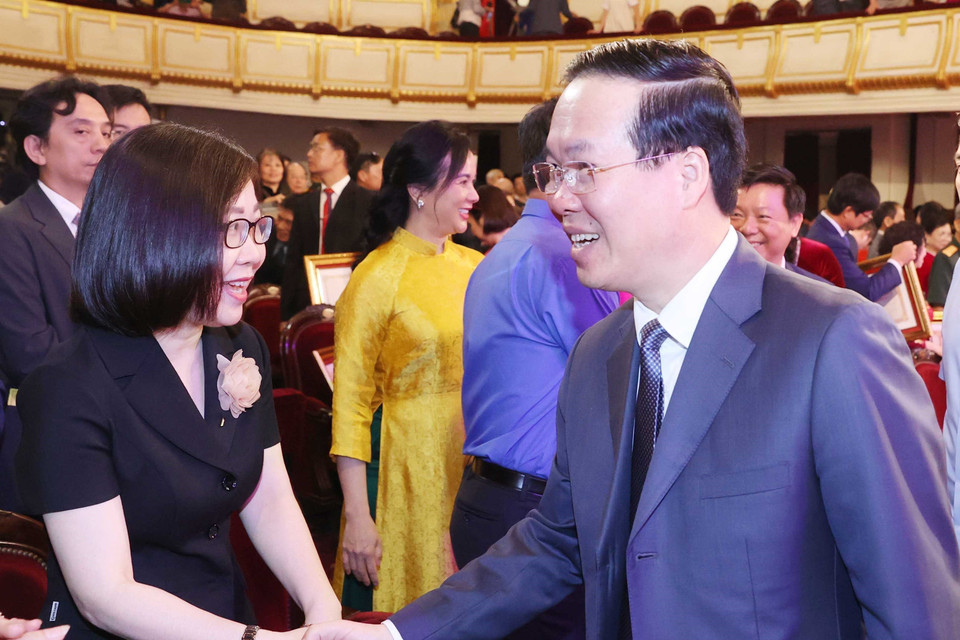 Chủ tịch nước Võ Văn Thưởng với đại biểu tham dự buổi lễ. (Ảnh: Thống Nhất/TTXVN)