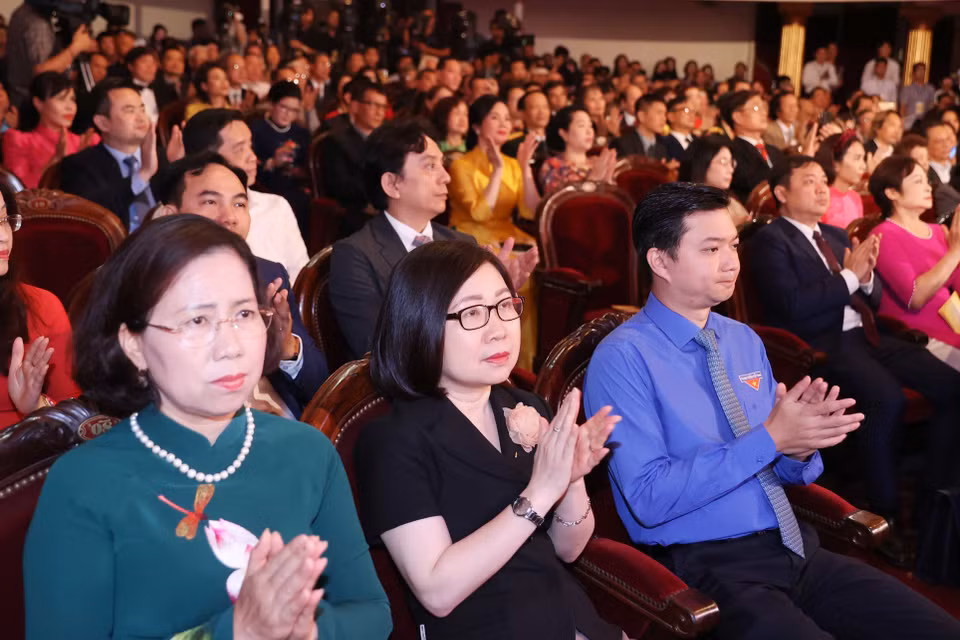 Các đại biểu tham dự buổi lễ. (Ảnh: Lâm Khánh/TTXVN)