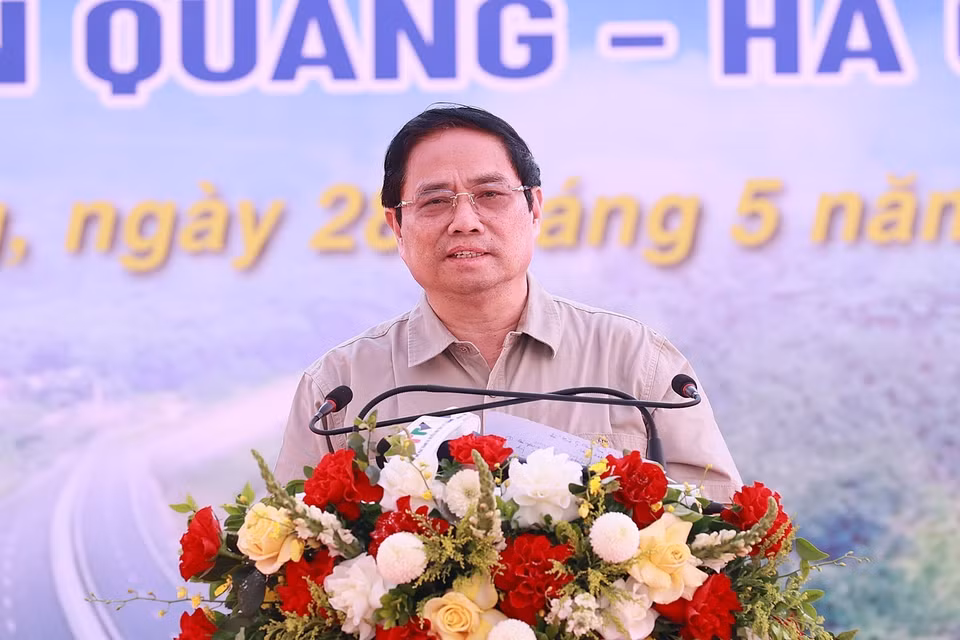 Thủ tướng Phạm Minh Chính phát biểu tại Lễ khởi công Dự án cao tốc Tuyên Quang-Hà Giang giai đoạn 1. (Ảnh: Dương Giang/TTXVN) 