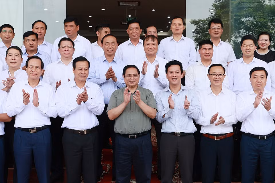 Thủ tướng Phạm Minh Chính với cán bộ chủ chốt tỉnh Hà Giang. (Ảnh: Dương Giang/TTXVN)