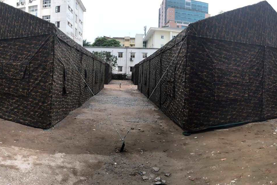 Bệnh viện dã chiến đã sẵn sàng hoạt động. (Ảnh: Đặng Tú/Vietnam+)