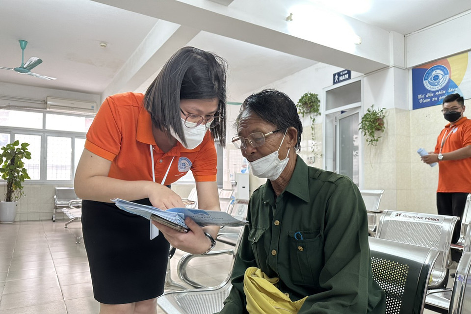 Ngày Thị giác Thế giới được tổ chức hàng năm vào thứ Năm thứ hai của tháng 10, nhằm tập trung sự chú ý của toàn cầu vào vấn đề mù lòa và suy giảm thị lực. (Ảnh: T.G/Vietnam+)