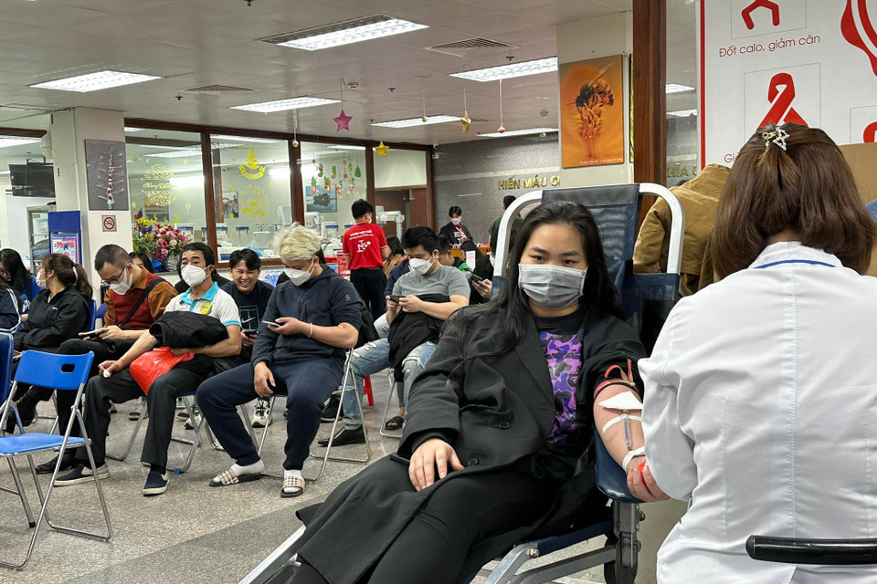  Người dân đã thực sự chọn hiến máu như một hoạt động tạo ra may mắn đầu năm mới.(Ảnh: PV/Vietnam+)
