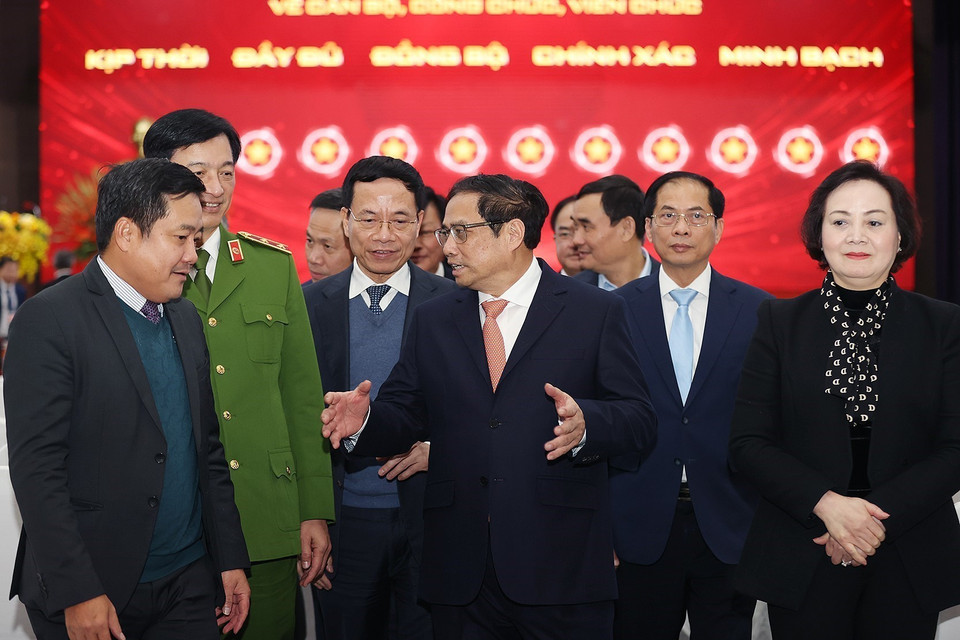 Thủ tướng Phạm Minh Chính với các đại biểu. (Ảnh: Dương Giang/TTXVN)