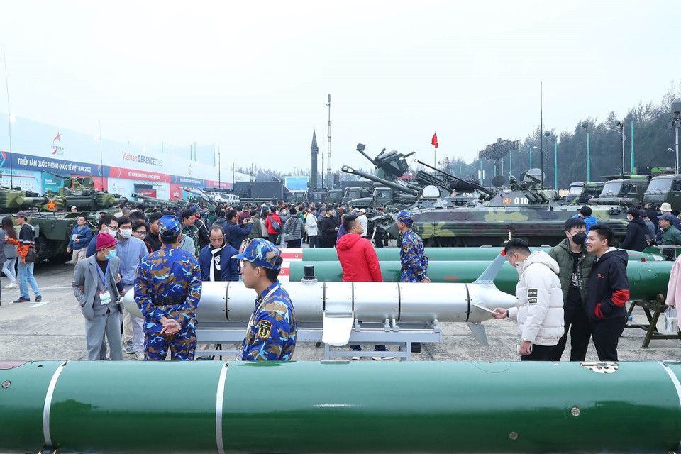 Khu trưng bày các loại tên lửa thông minh. (Ảnh: Trọng Đức/TTXVN)