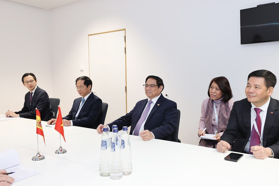 Chiều 14/12, Thủ tướng Phạm Minh Chính gặp Thủ tướng Tây Ban Nha Pedro Sánchez Pérez-Castejón. (Ảnh: Dương Giang/TTXVN)