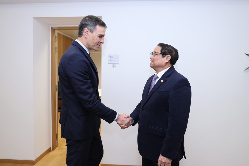 Thủ tướng Phạm Minh Chính gặp Thủ tướng Tây Ban Nha Pedro Sánchez Pérez-Castejón. (Ảnh: Dương Giang/TTXVN)