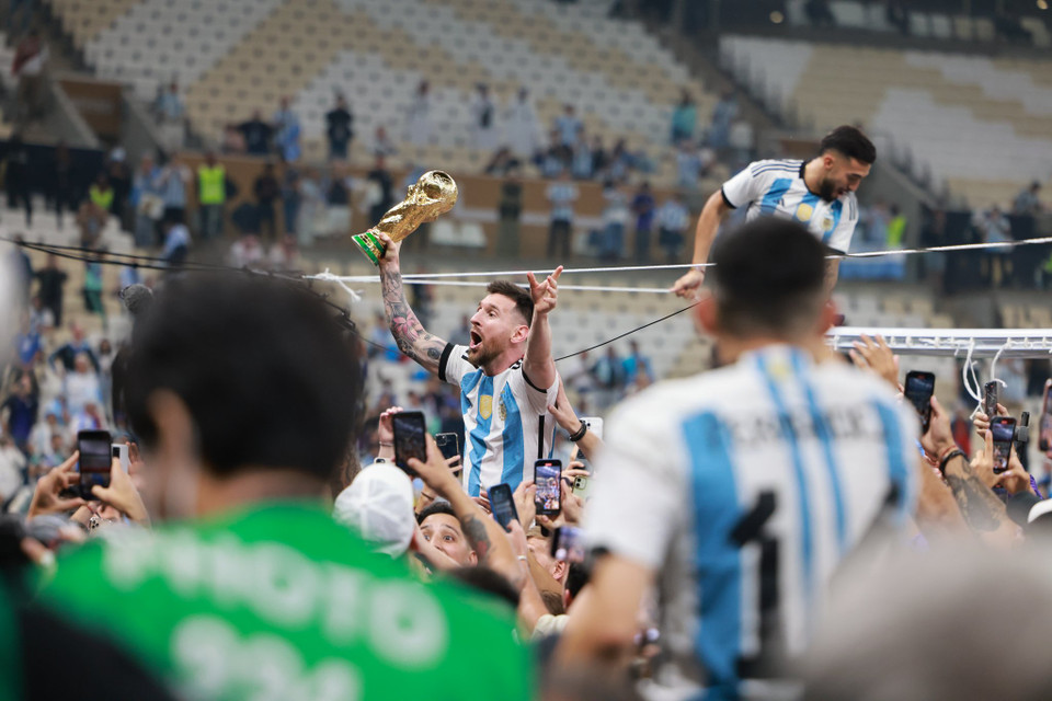 Cụ thể, với việc ghi bàn vào lưới Pháp ở chung kết, Messi đã trở thành cầu thủ đầu tiên trong lịch sử World Cup ghi bàn ở cả vòng bảng, vòng 1/8, vòng tứ kết, vòng bán kết và trận chung kết. (Ảnh: Hải An/Vietnam+)