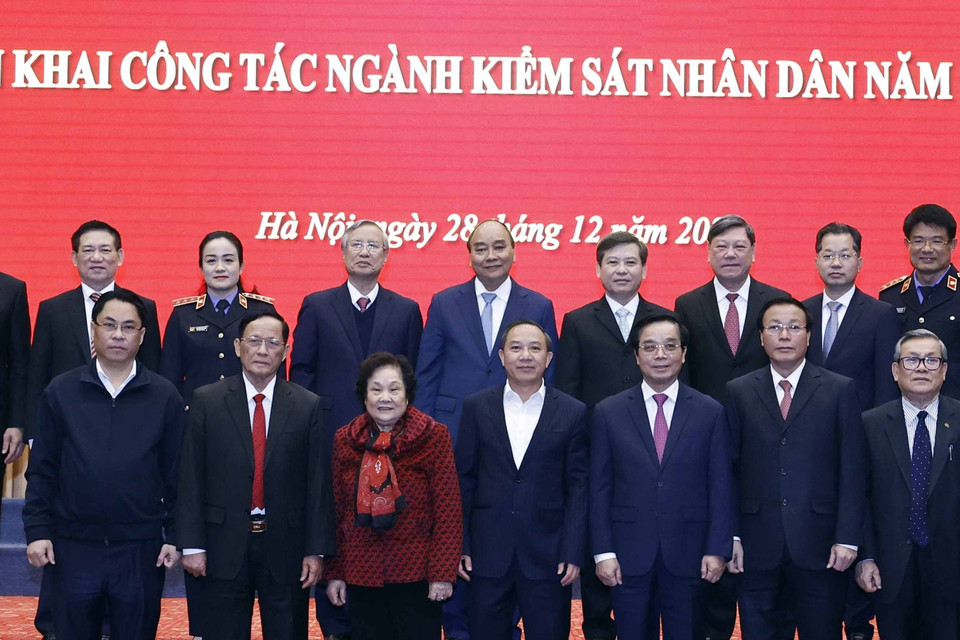 Chủ tịch nước Nguyễn Xuân Phúc với các đại biểu dự Hội nghị triển khai công tác ngành kiểm sát nhân dân năm 2023. (Ảnh: Thống Nhất/TTXVN)