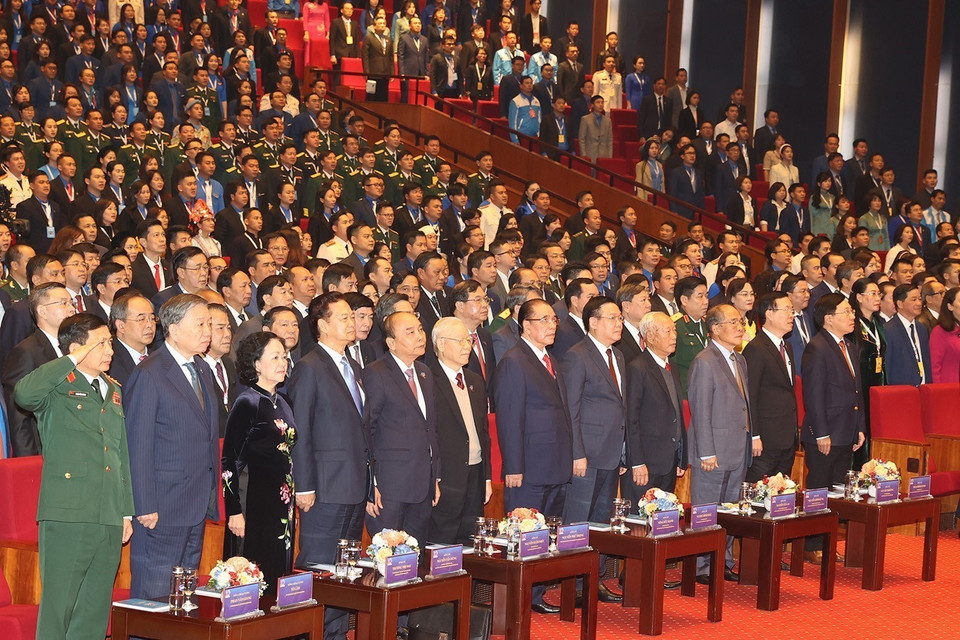 Các vị lãnh đạo, nguyên lãnh đạo Đảng, Nhà nước cùng các đại biểu dự đại hội. (Ảnh: Trí Dũng/TTXVN)