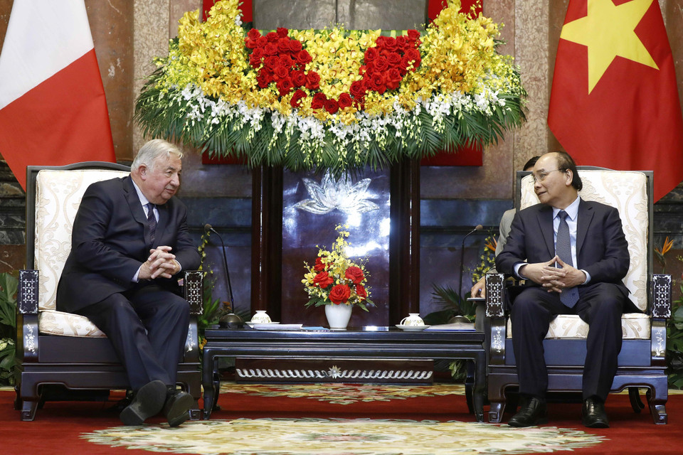 Chủ tịch nước Nguyễn Xuân Phúc tiếp Chủ tịch Thượng viện Cộng hòa Pháp Gérard Larcher. (Ảnh: An Đăng/TTXVN)