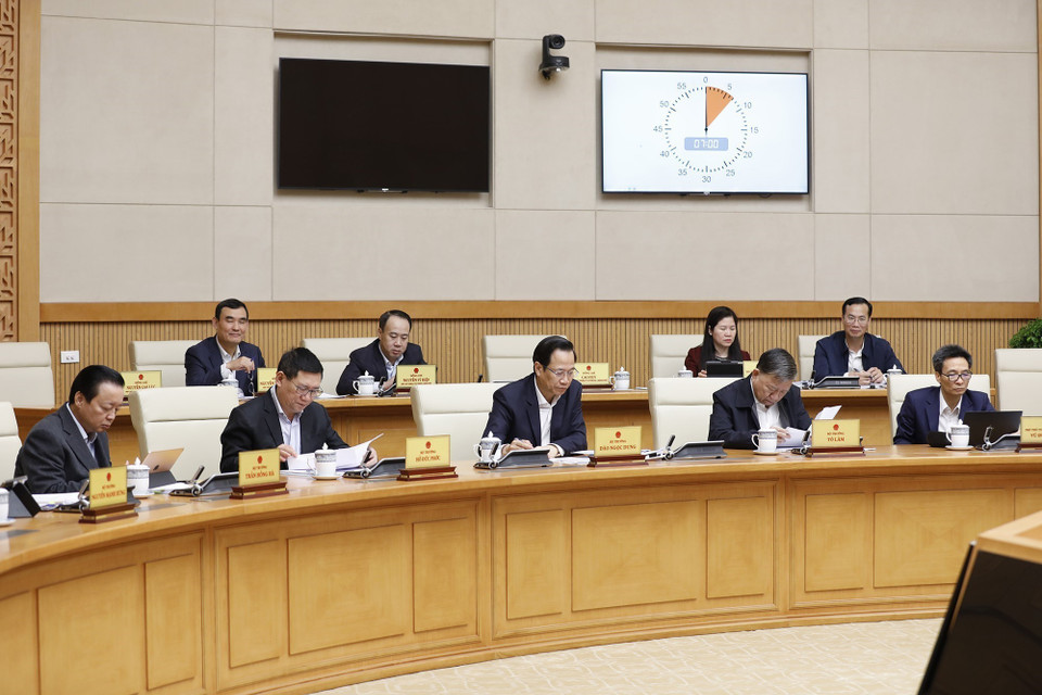 Các bộ, ngành, cơ quan thuộc Chính phủ tham dự phiên họp.(Ảnh: Dương Giang/TTXVN)