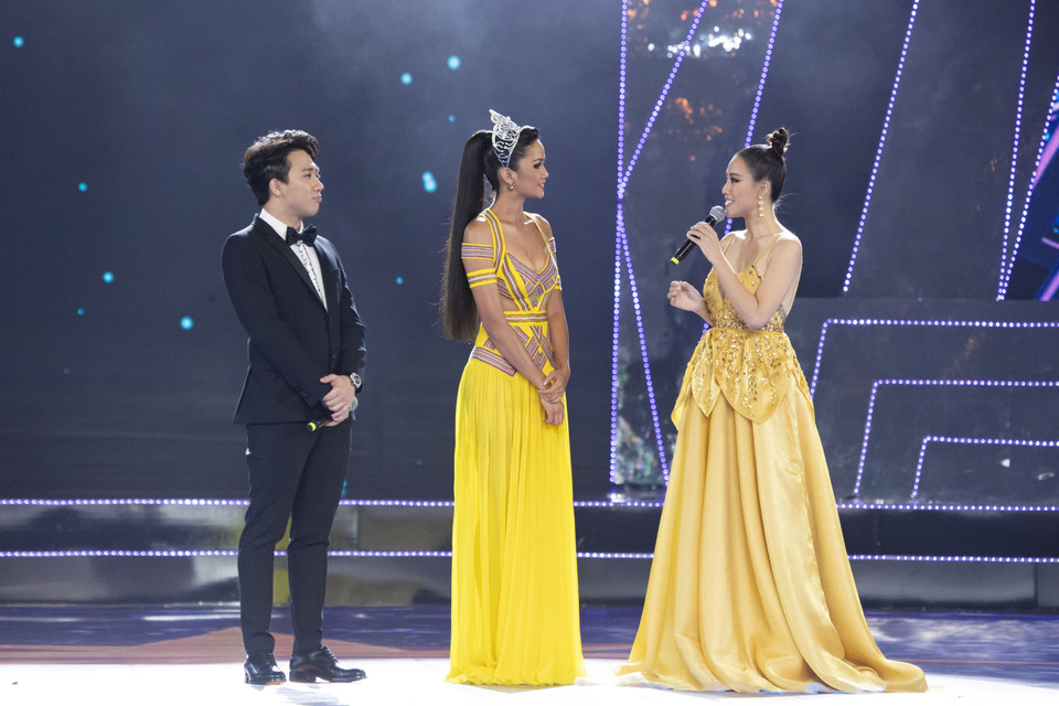  H'Hen Niê cho biết, cô không nuối tiếc điều gì cả, vì đã hoàn thành trọn vẹn trọng trách của một Hoa hậu. Bên cạnh đó, cô tự hào khi nhận được tình cảm yêu thương của khán giả. (Ảnh: Sang Đào/Vietnam+)