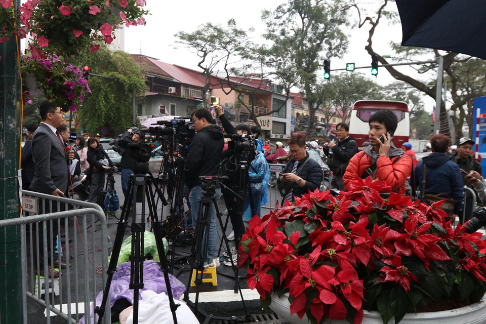 Chuẩn bị dẫn trực tiếp từ hiện trường. (Ảnh: Minh Sơn/Vietnam+)