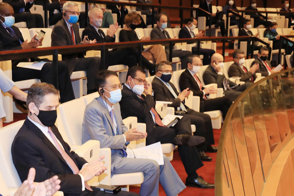 Đại biểu quốc tế dự Phiên khai mạc. (Ảnh: Trọng Đức/TTXVN)