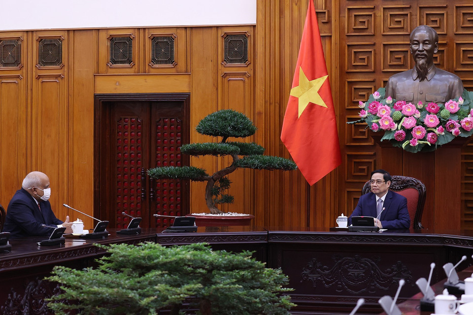 Thủ tướng Phạm Minh Chính tiếp Đại sứ Cuba Orlando Nicolás Hernández Guillén. (Ảnh: Dương Giang/TTXVN)