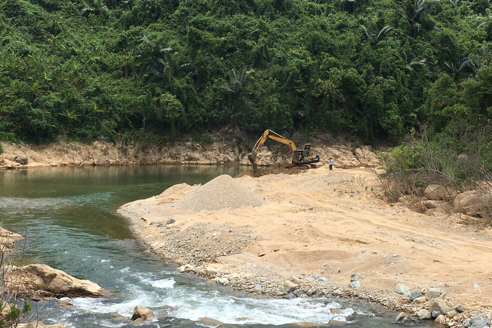 Hiện trường tìm kiếm. (Ảnh: Đỗ Trưởng/TTXVN)