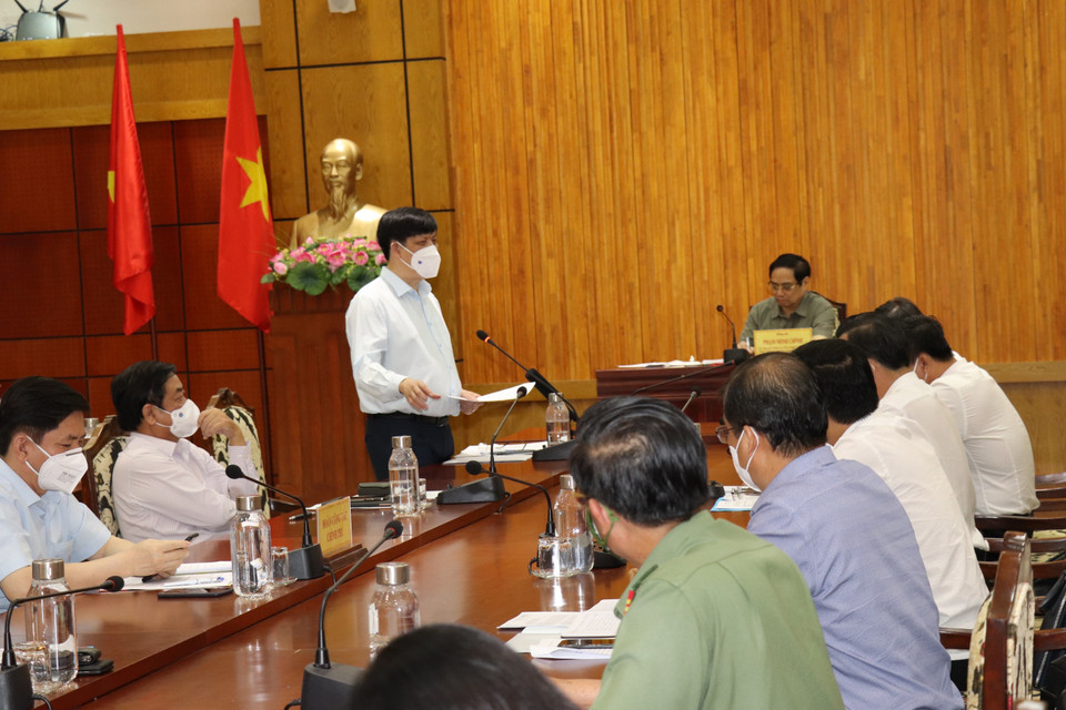 Bộ trưởng Bộ Y tế Nguyễn Thanh Long phát biểu tại buổi làm việc. (Ảnh: Lê Đức Hoảnh/TTXVN)