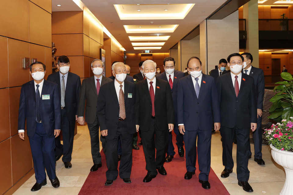 Tổng Bí thư Nguyễn Phú Trọng với các đồng chí lãnh đạo Đảng, Nhà nước đến dự Lễ khai mạc Kỳ họp thứ nhất, Quốc hội khóa XV được tổ chức trọng thể tại Phòng họp Diên Hồng. (Ảnh: Trí Dũng/TTXVN)