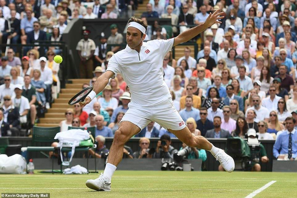 Sang set 4, Federer lại thi đấu bùng nổ để giành chiến thắng 6-4 trước Djokovic.