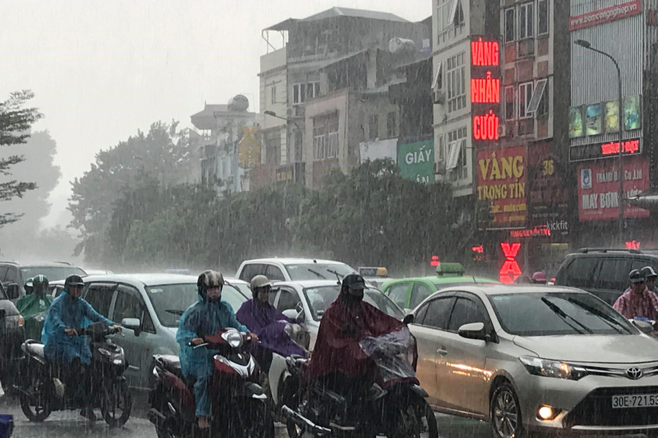 Tắc nghẽn giao thông ở đường Tây Sơn (quận Đống Đa). (Ảnh: Trọng Đạt/TTXVN)