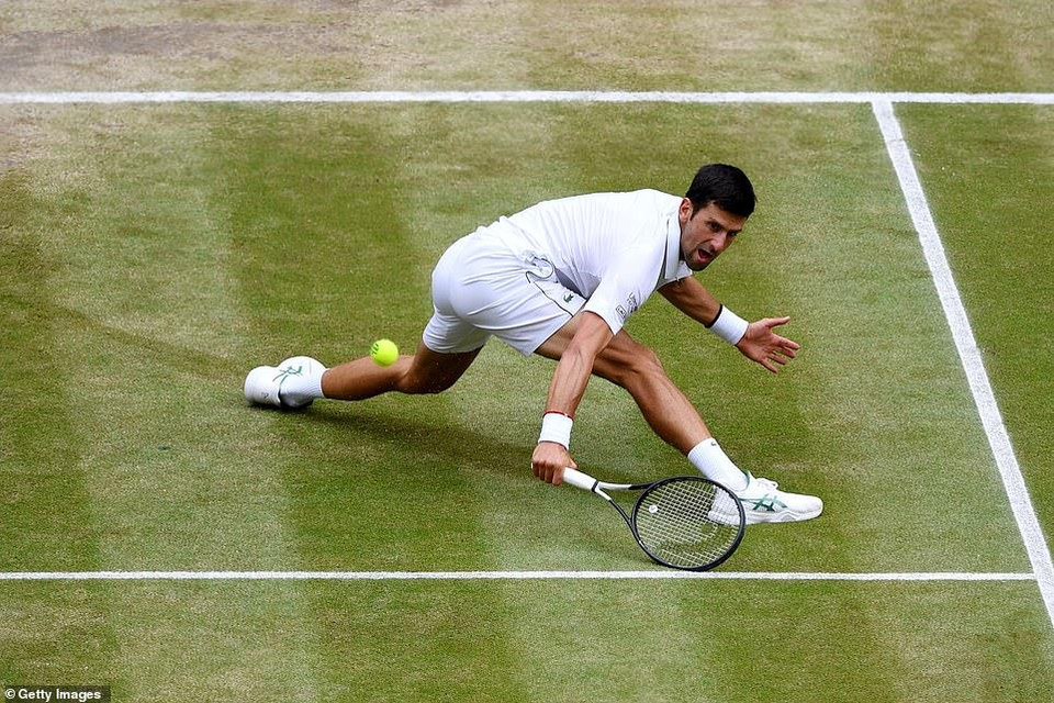 Tuy nhiên, Djokovic cũng đầy bản lĩnh để buộc đối phương phải bước vào loạt tie-break, trước khi thắng với tỷ số 7-6 (7-5)