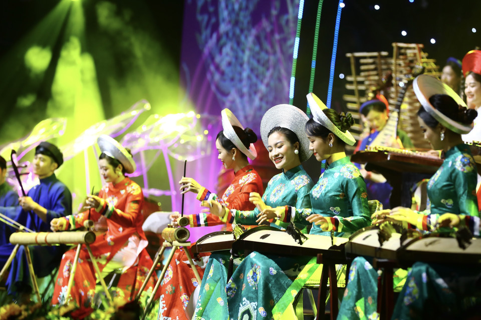 Tiết mục biểu diễn tại Chương trình Xuân Quê hương 2023. (Ảnh: Lâm Khánh/TTXVN)