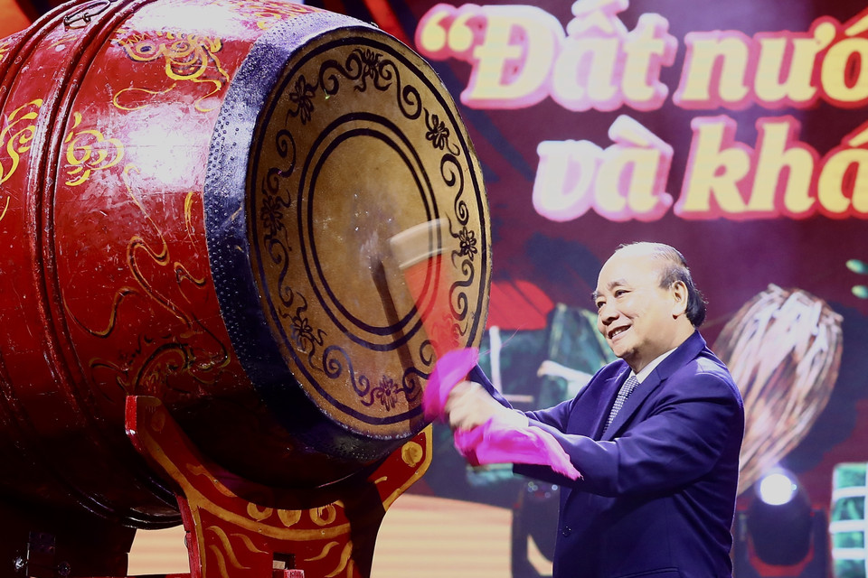 Tối 14/1, tại Hà Nội, Ủy ban Nhà nước về người Việt Nam ở nước ngoài (Bộ Ngoại giao) tổ chức Chương trình Xuân Quê hương năm 2023 với chủ đề “Đất nước niềm tin và khát vọng.” (Ảnh: TTXVN)