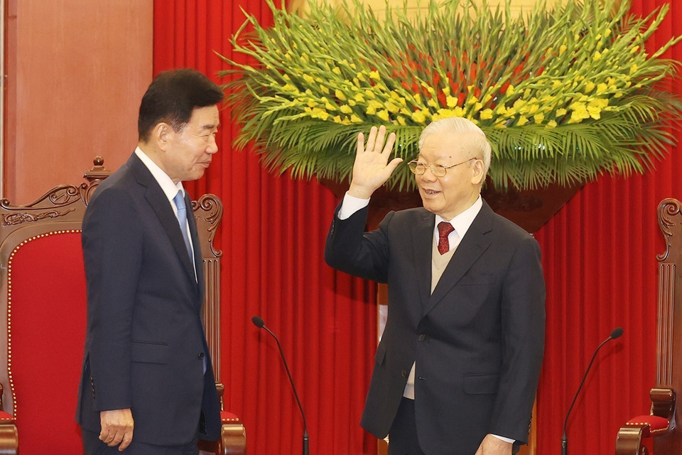 Tổng Bí thư Nguyễn Phú Trọng tiếp Chủ tịch Quốc hội Hàn Quốc Kim Jin-pyo. (Ảnh: Trí Dũng/TTXVN)